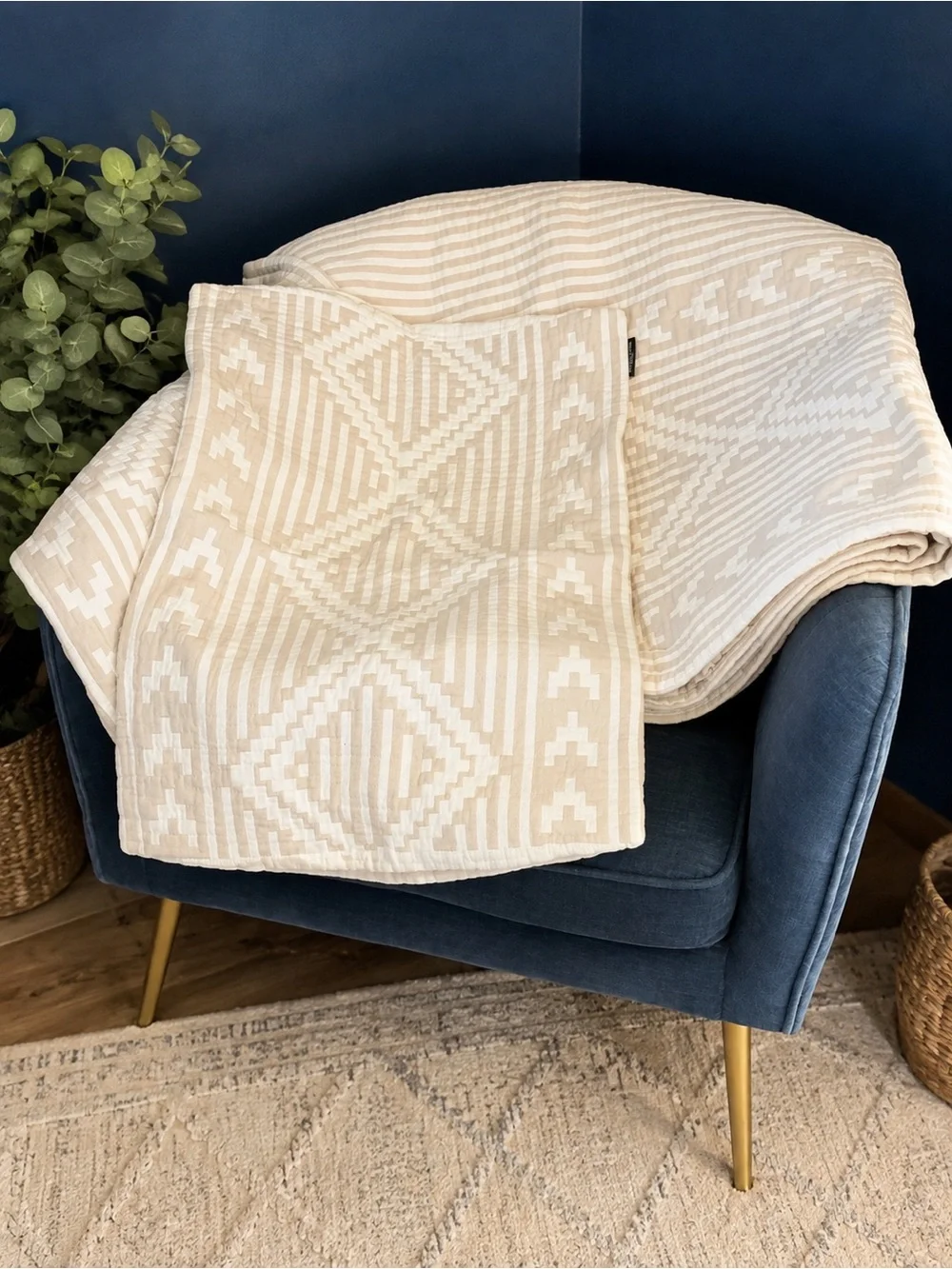 King size Pendleton Beige and White Geometric Cotton Throw and 2 shams